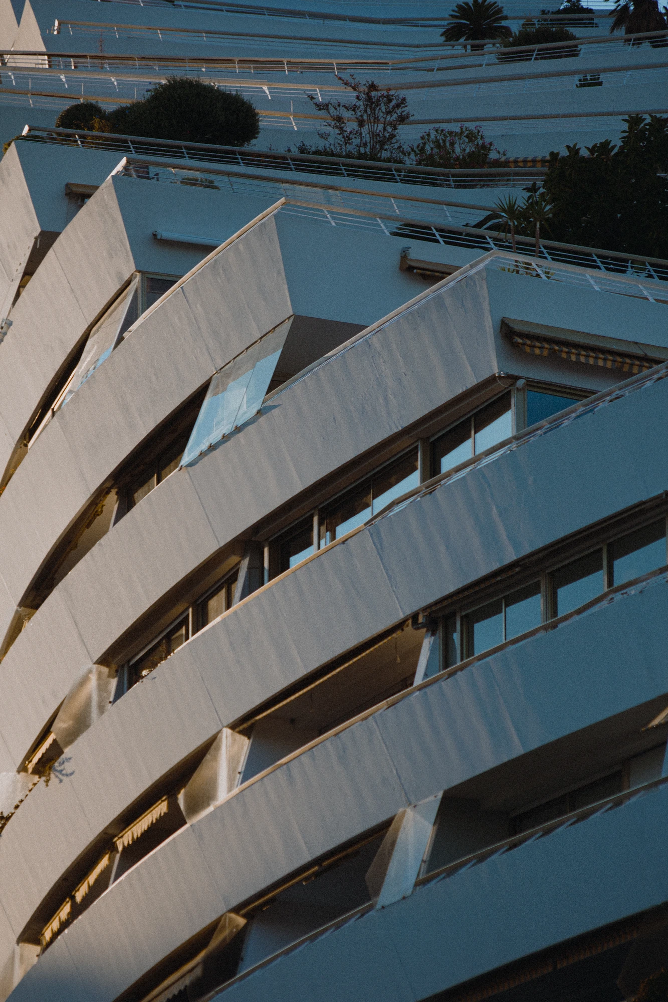 A modern looking skyscraper