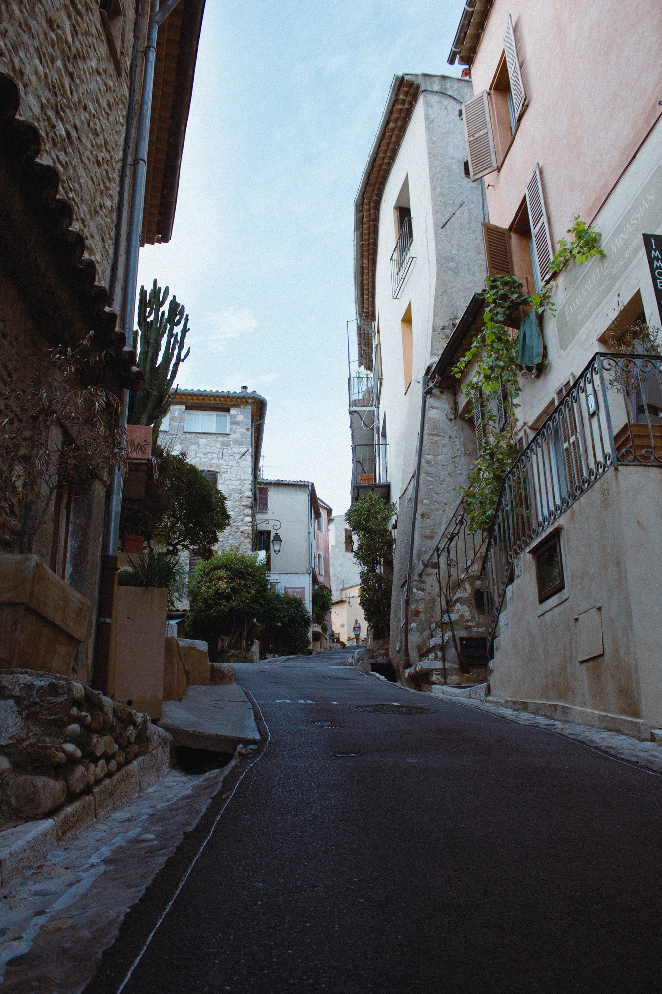 A narrow alley going up